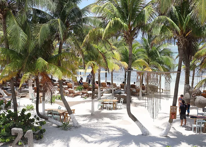 Noah Beach Hotel & Suites