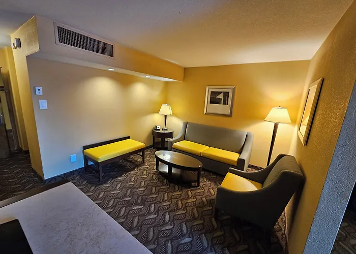 Clarion Inn & Suites Roswell