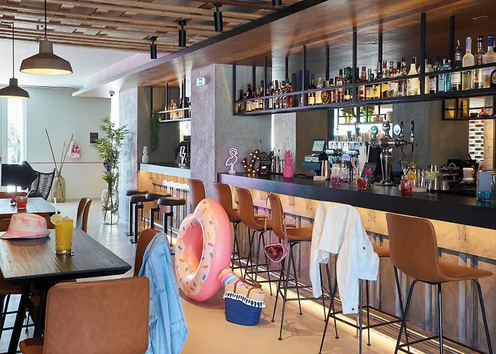 Moxy Patra Marina