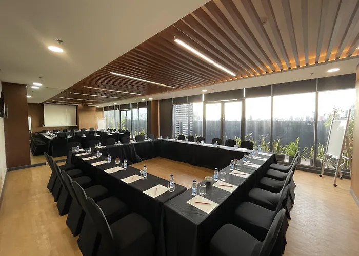 Summit Hotel Greenhills