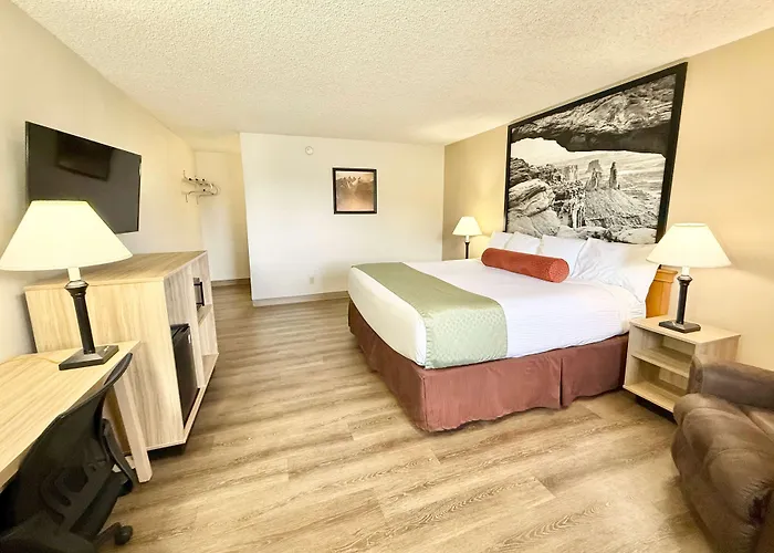 Super 8 By Wyndham Salina/Scenic Hills Area