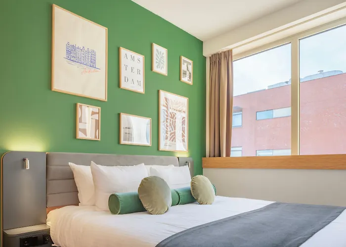 Maxhotel Amsterdam Airport Schiphol - Recently Renovated
