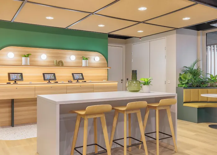 Maxhotel Amsterdam Airport Schiphol - Recently Renovated