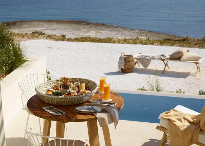 White Pebble Suites