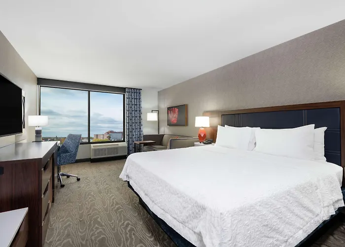 Hampton Inn & Suites Fort Wayne Downtown