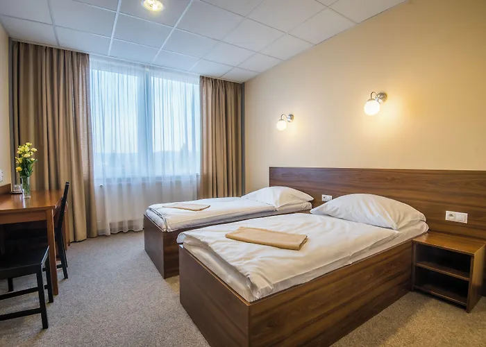 City Hotel B&B, Reception 24 7, 800M Od-From R1, Free Parking