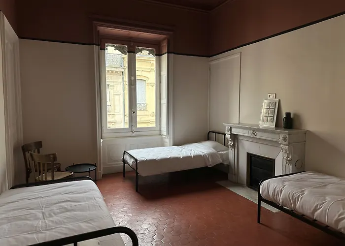 Auberge De Jeunesse Hi Avignon