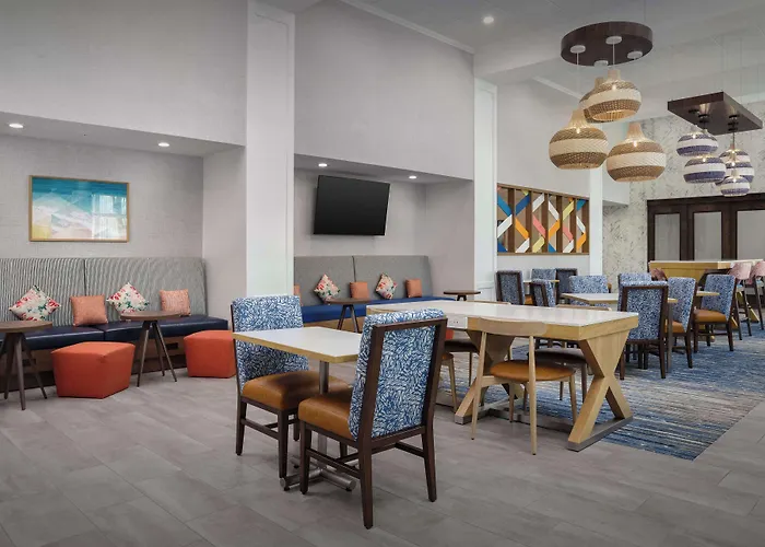 Hampton Inn & Suites Naples South