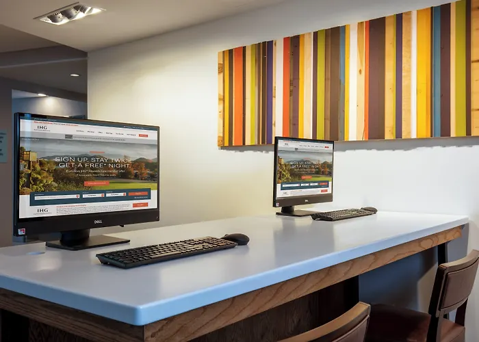 Holiday Inn Express & Suites - Beloit By Ihg