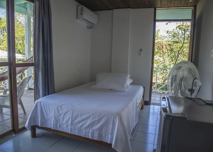 South West Bay Cabañas