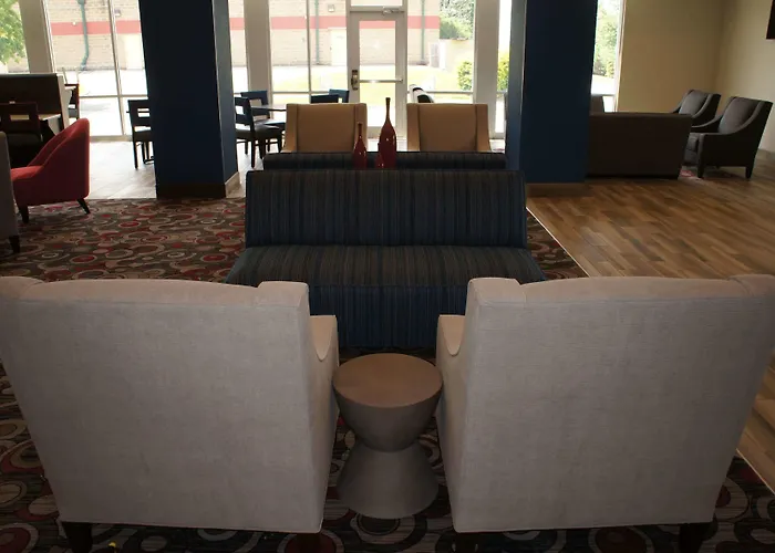 La Quinta Inn And Suites By Wyndham Bloomington