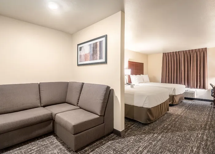 Cobblestone Hotel & Suites - Two Rivers