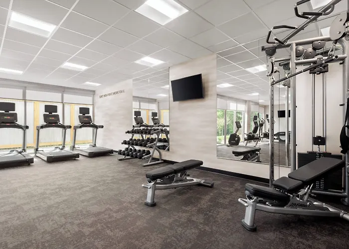 Fairfield Inn & Suites By Marriott Milwaukee West