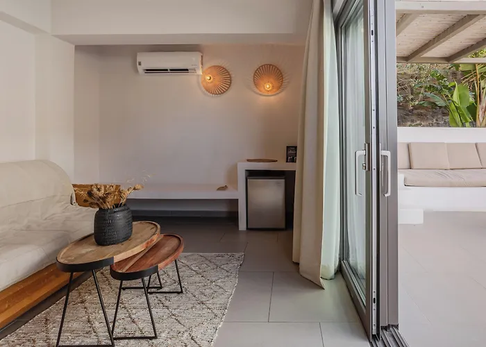 Amal Kythnos Suites