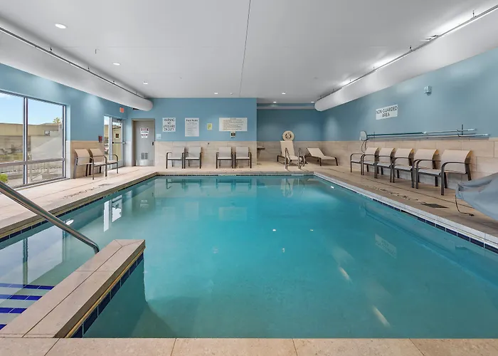 Holiday Inn Express & Suites Marinette By Ihg