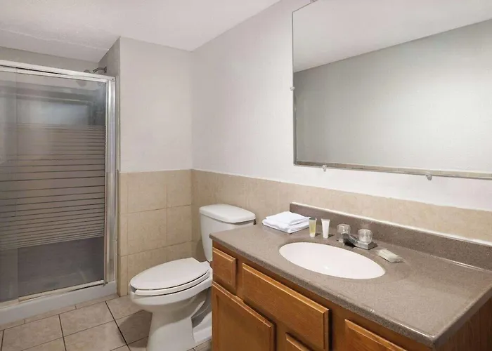 Super 8 By Wyndham Youngstown/Girard