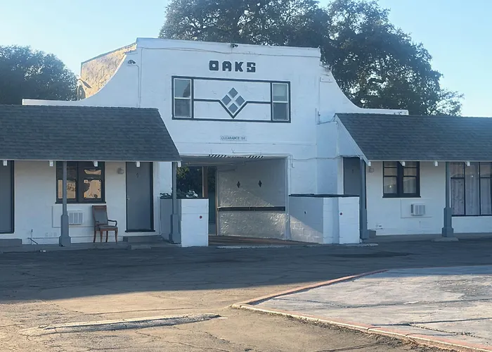 The Oaks Motel