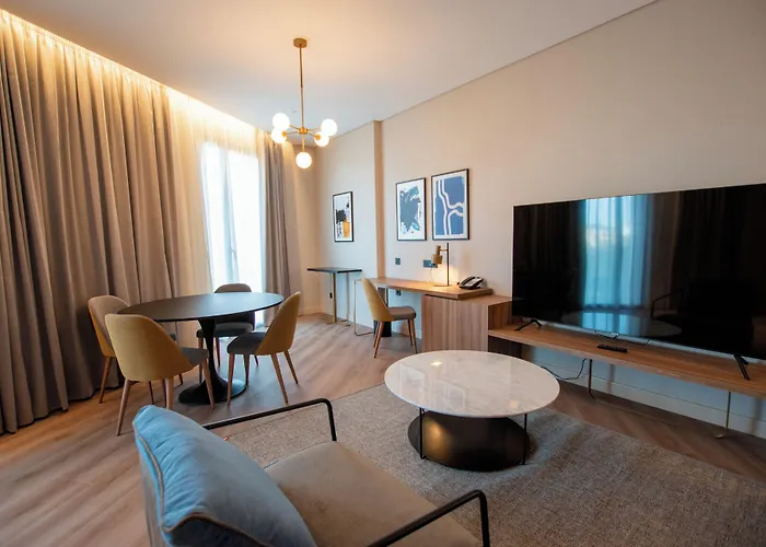 Hotel Giralda Center
