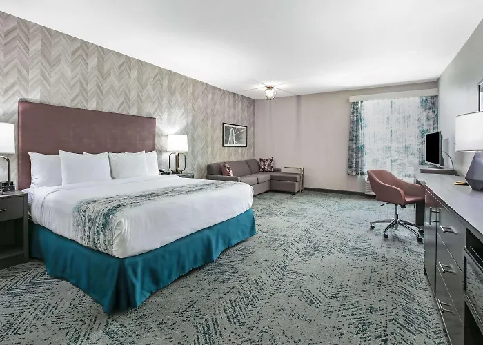 La Quinta Inn & Suites By Wyndham Dfw Airport West-Glade