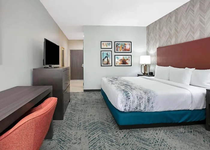 La Quinta Inn & Suites By Wyndham Dfw Airport West-Glade