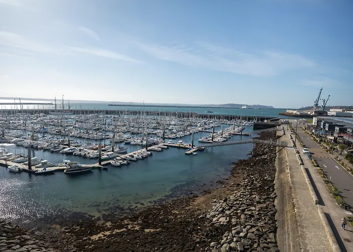 Le Barracuda&Spa, Centre Port, pieds dans l'eau, vue mer