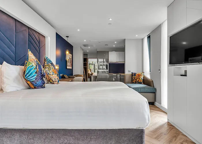 Roomzzz Edinburgh
