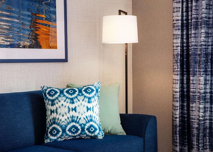 Hampton By Hilton At The Boston Seaport District