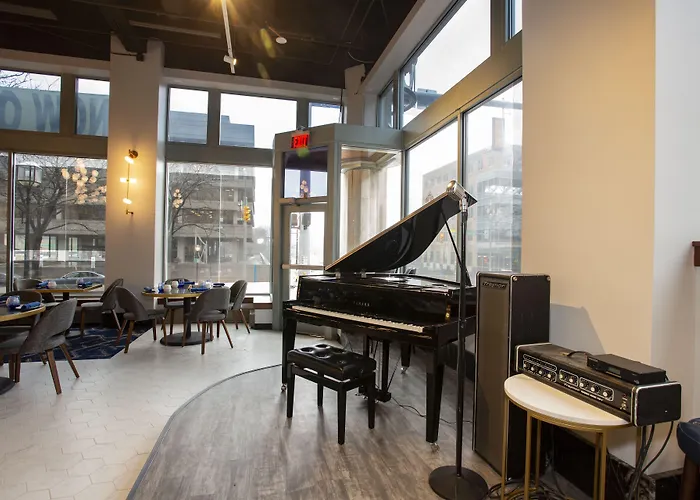 Blu-Tique, Akron, A Tribute Portfolio Hotel