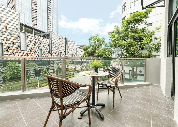 Owen House By Hmlet
