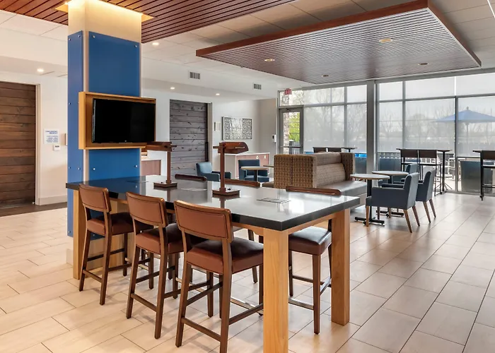 Holiday Inn Express & Suites - Lancaster - Mount Joy By Ihg