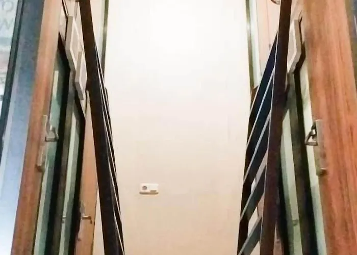 Fixon Capsule Hotel