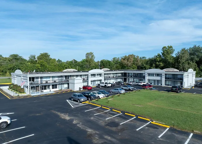Days Inn & Suites By Wyndham Dayton North