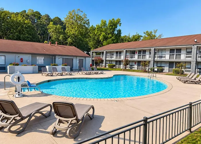 Ramada By Wyndham Tuscaloosa