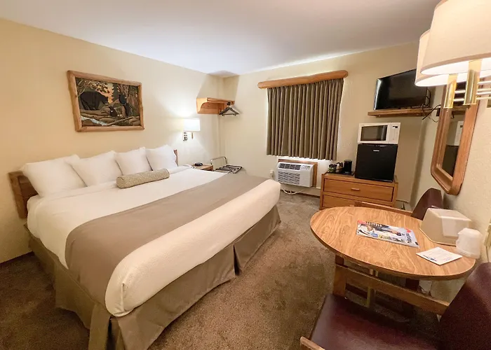 Beartooth Hideaway Inn & Cabins