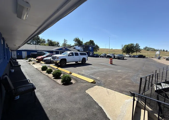 Riverside Motel And Suites