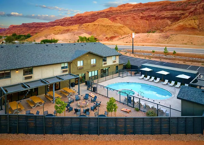 Slackline Moab, Outset Collection By Hilton