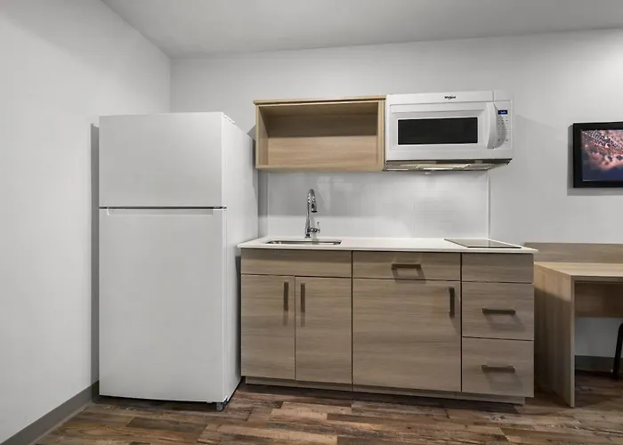 Woodspring Suites Dearborn Detroit