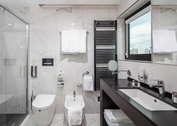 Monaco Suites Hotel