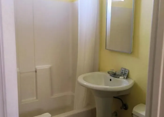 Europa Inn & Suites