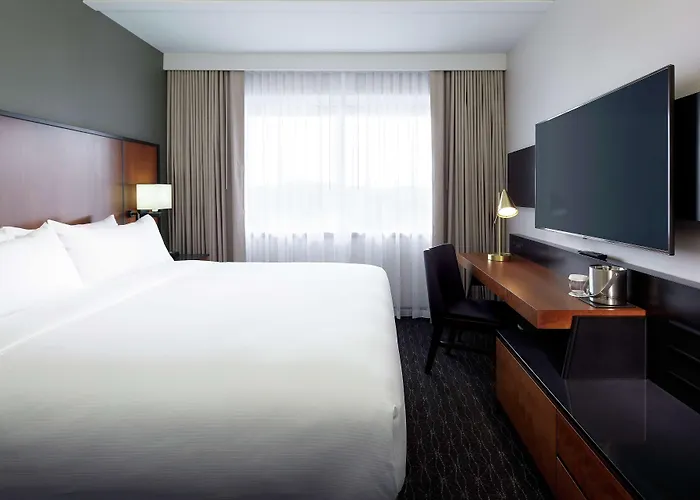 Doubletree By Hilton Montreal Airport