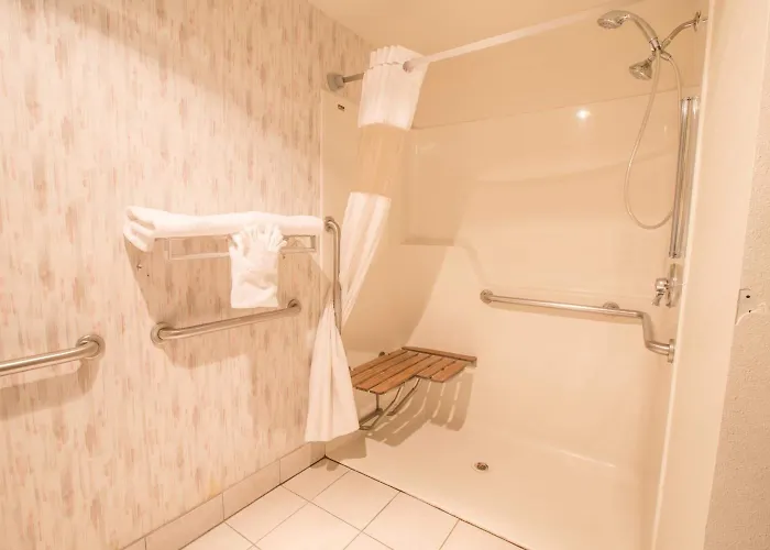 Bridgeway Inn & Suites - Portland Airport