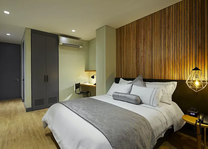 14 Urban Hotel