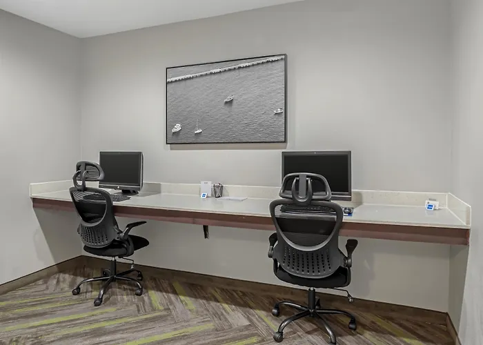 Best Western Plus Bay City Inn & Suites