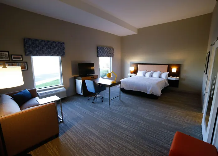 Hampton Inn & Suites Forest City