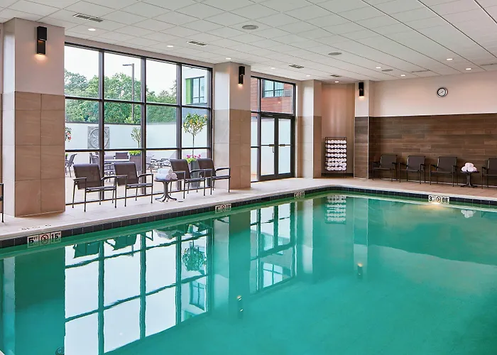 Courtyard By Marriott Minneapolis West