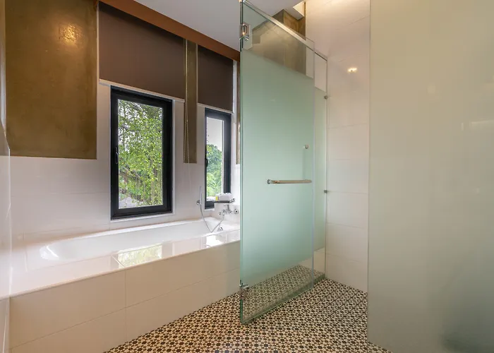 Treasures Hotel And Suites