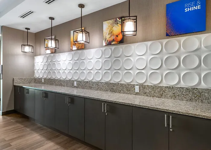 Comfort Suites Fort Lauderdale Airport & Cruise Port