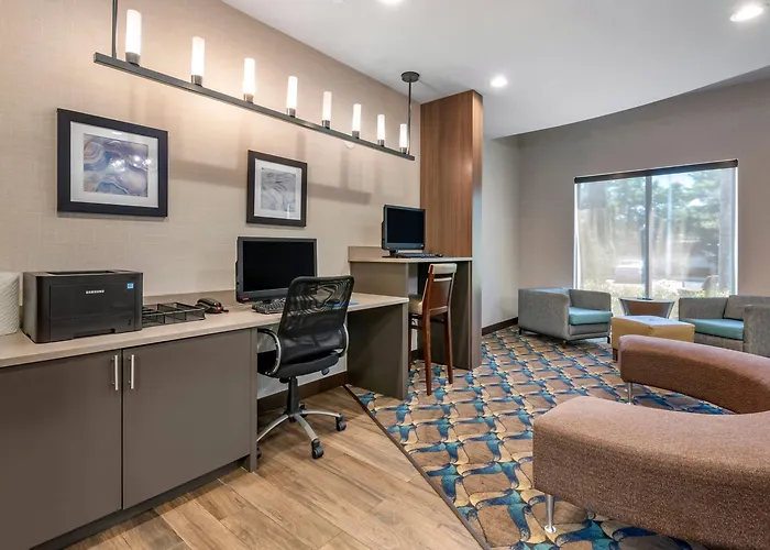 Comfort Suites Fort Lauderdale Airport & Cruise Port