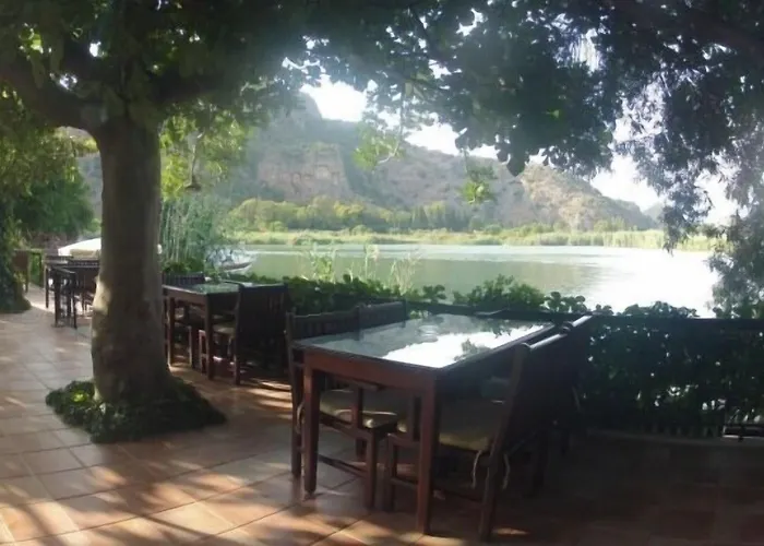 Lindos Pension