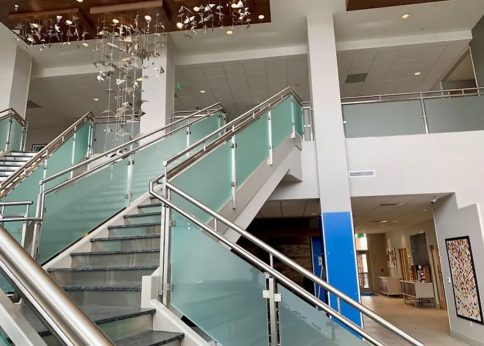 Holiday Inn Express & Suites - Aurora Medical Campus By Ihg